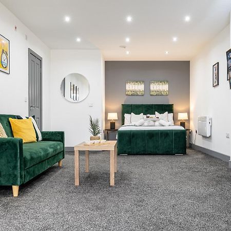 Rnm - Upgraded Business Stay For Travelling Contractors, All Amenities, Private Access Entire Place, Kitchen & Washroom, Smart Tv, Easy Access, Parking Nearby Cradley Heath Экстерьер фото