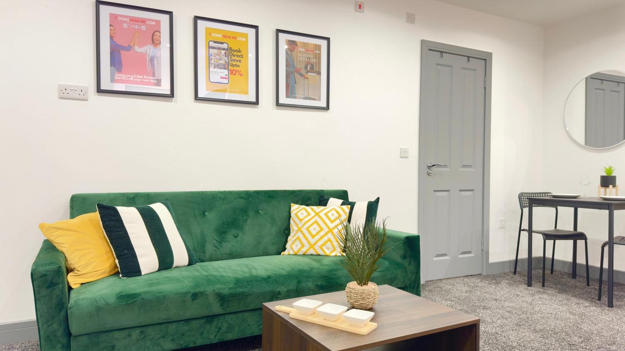 Rnm - Upgraded Business Stay For Travelling Contractors, All Amenities, Private Access Entire Place, Kitchen & Washroom, Smart Tv, Easy Access, Parking Nearby Cradley Heath Экстерьер фото