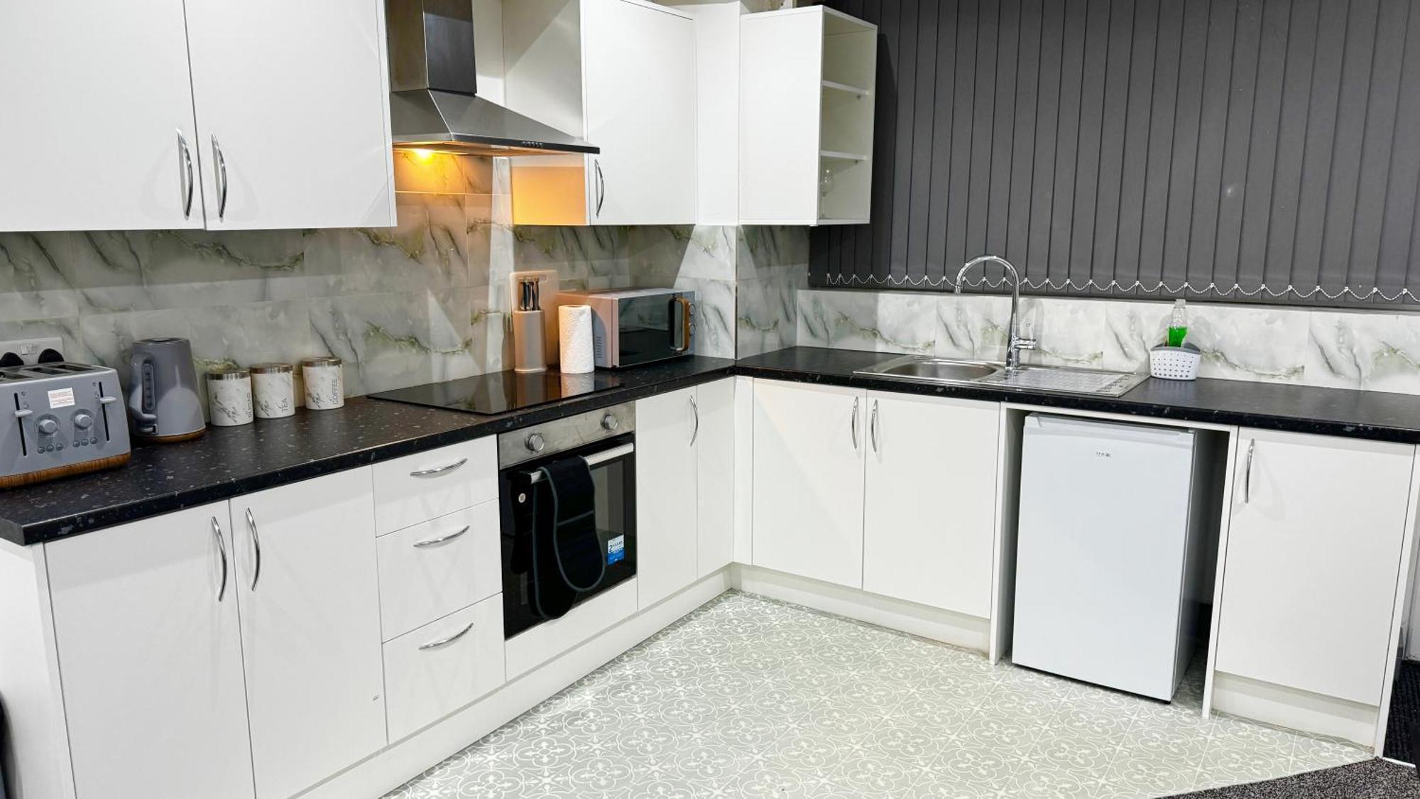 Rnm - Upgraded Business Stay For Travelling Contractors, All Amenities, Private Access Entire Place, Kitchen & Washroom, Smart Tv, Easy Access, Parking Nearby Cradley Heath Экстерьер фото