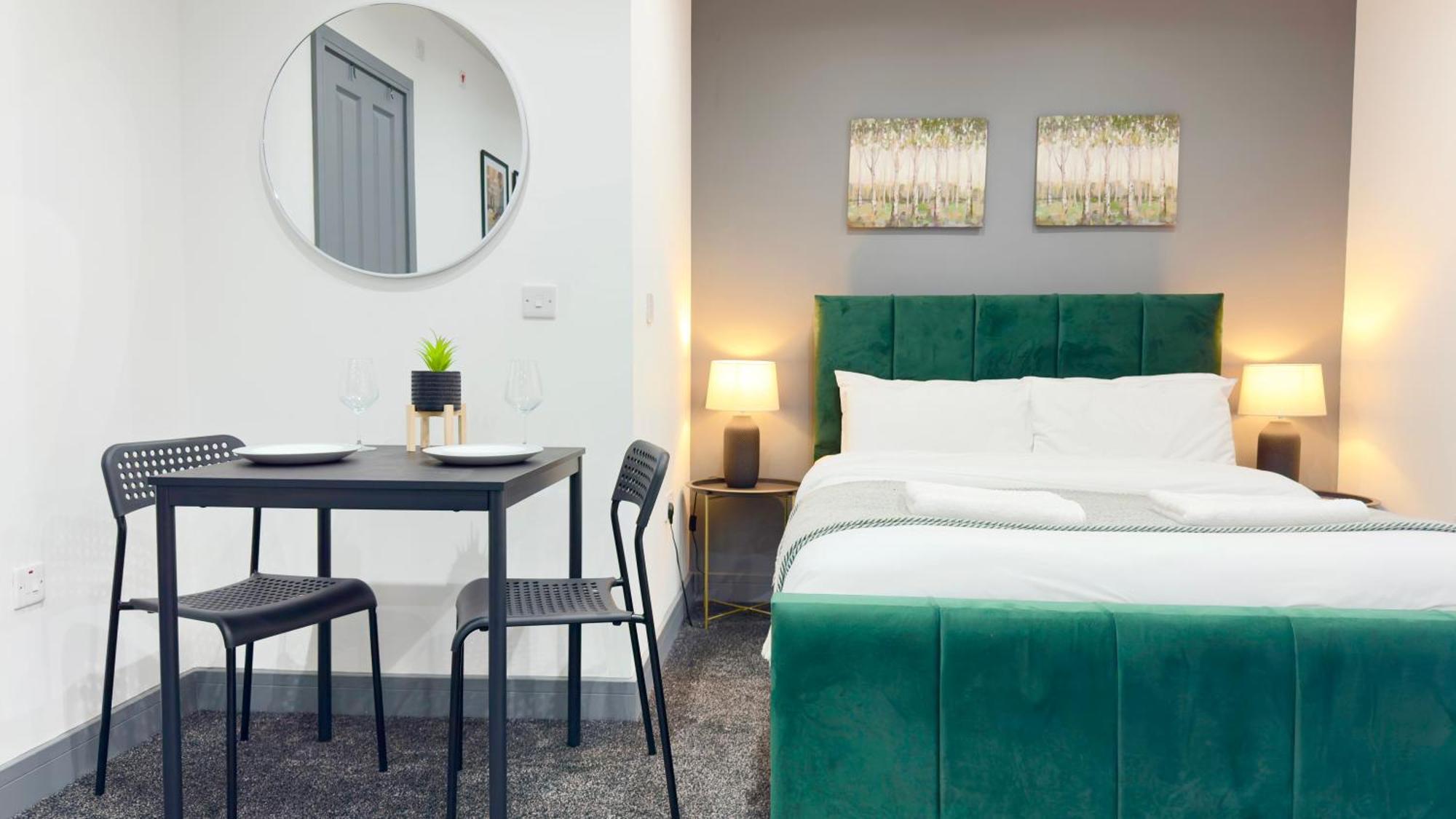 Rnm - Upgraded Business Stay For Travelling Contractors, All Amenities, Private Access Entire Place, Kitchen & Washroom, Smart Tv, Easy Access, Parking Nearby Cradley Heath Экстерьер фото