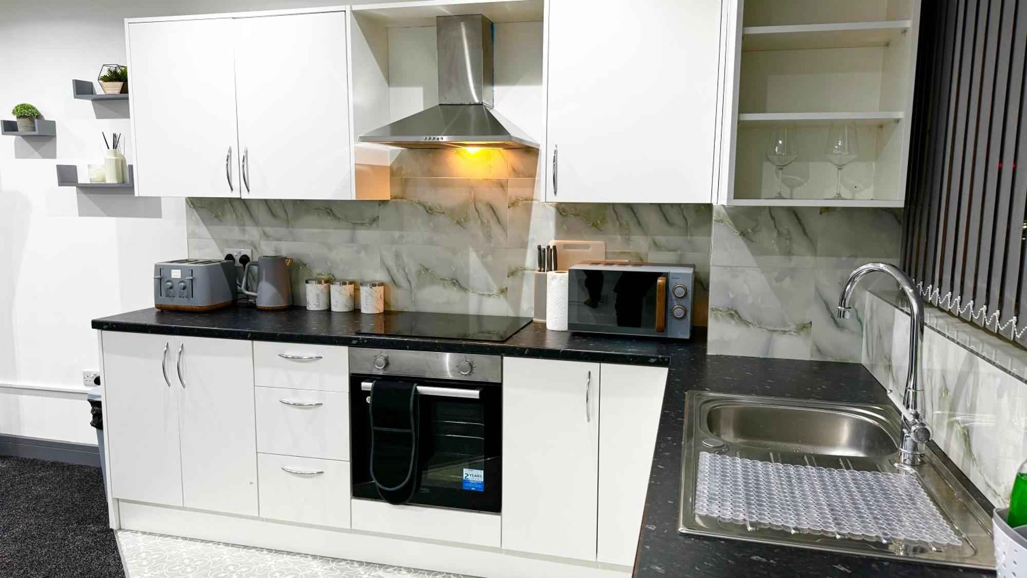 Rnm - Upgraded Business Stay For Travelling Contractors, All Amenities, Private Access Entire Place, Kitchen & Washroom, Smart Tv, Easy Access, Parking Nearby Cradley Heath Экстерьер фото
