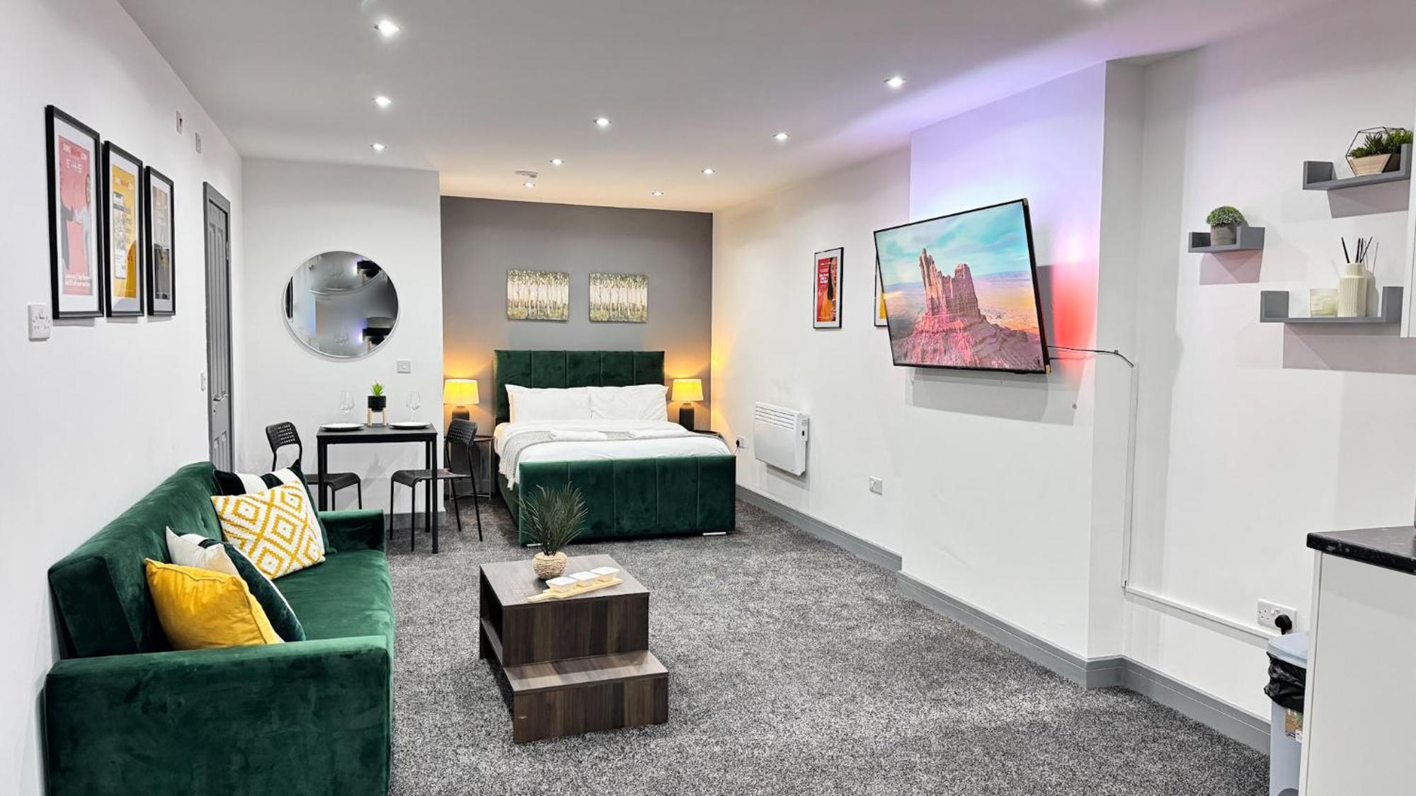 Rnm - Upgraded Business Stay For Travelling Contractors, All Amenities, Private Access Entire Place, Kitchen & Washroom, Smart Tv, Easy Access, Parking Nearby Cradley Heath Экстерьер фото