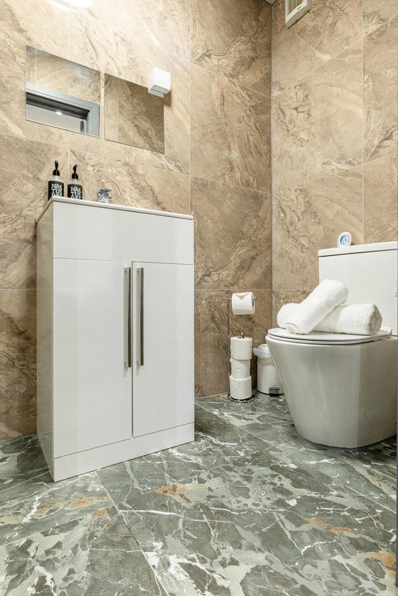 Rnm - Upgraded Business Stay For Travelling Contractors, All Amenities, Private Access Entire Place, Kitchen & Washroom, Smart Tv, Easy Access, Parking Nearby Cradley Heath Экстерьер фото