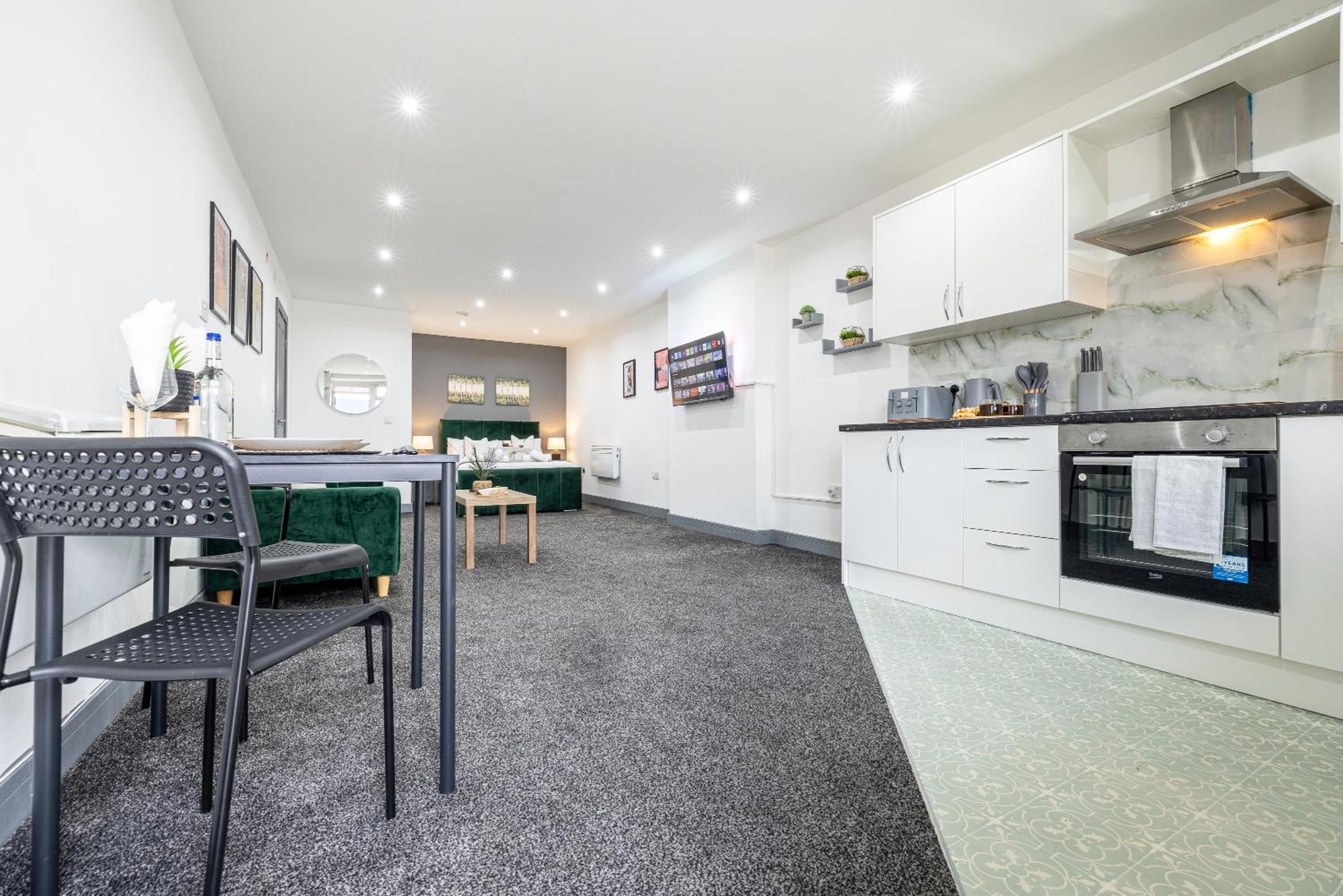 Rnm - Upgraded Business Stay For Travelling Contractors, All Amenities, Private Access Entire Place, Kitchen & Washroom, Smart Tv, Easy Access, Parking Nearby Cradley Heath Экстерьер фото