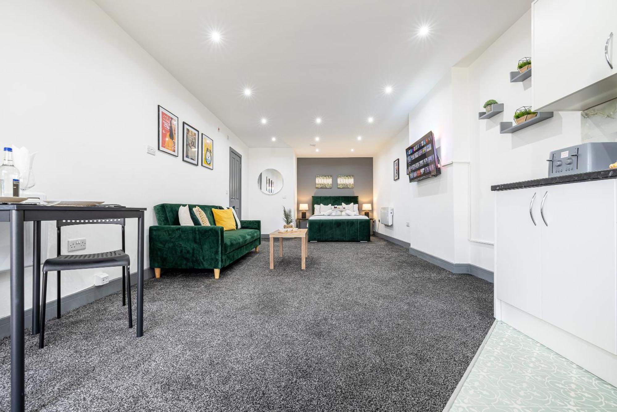 Rnm - Upgraded Business Stay For Travelling Contractors, All Amenities, Private Access Entire Place, Kitchen & Washroom, Smart Tv, Easy Access, Parking Nearby Cradley Heath Экстерьер фото